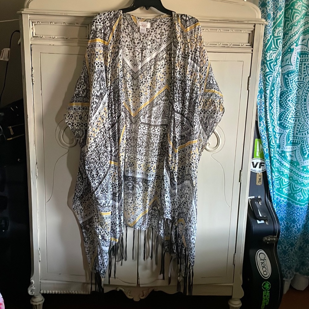Ariat One Size long flowy shawl with tassels “Pappy’s Wrap”